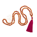 Bodynova mala yoga kette aus sandelholz mit 108 perlen und leuchtend fuchsia farbiger quaste mit sandelholz duft