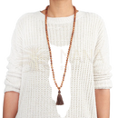 Bodynova mala yoga necklace aus 108 sandelholzperlen mit dunkelbrauner quaste und sandalwood scent