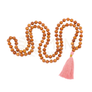 Bodynova mala yoga kette aus sandelholz mit 108 perlen und einer zarten rosa quaste mit sandalholz duft