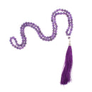 Amethyst-Mala mit 108 Perlen, handgefertigter Schmuck von Bodynova, zeigt strahlende lila Edelstein-Perlen.