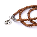 Mala Wickel-Armband aus Sandelholz, Modeschmuck, von Bodynova, zeigt das geflochtene Armband mit natürlichem Holzdesign.
