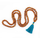 Bodynova Mala Yoga Kette aus Sandelholz mit farbiger Quaste und 108 Perlen, handgefertigter Schmuck für Meditation und Yoga