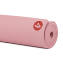 RISHIKESH Premium 60 Yogamatte von Bodynova in Rosa, rutschfeste Oberfläche und angenehmes Material für Yogaübungen