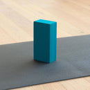 Bodynova Asana Brick Yogazubehör aus EVA-Hartschaum, ideal für Yoga-Übungen und Dehnungen, in neutraler Farbe.