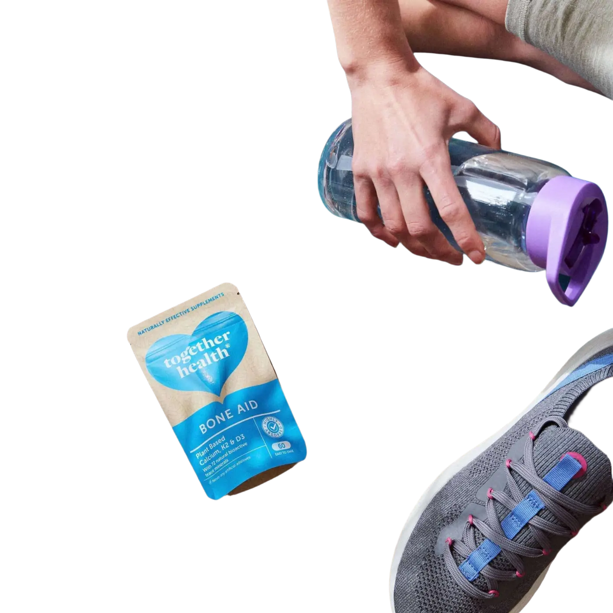 Bone Aid Knochenvitamine von Together Health, Nahrungsergänzung in 60 Kapseln, zeigt die Verpackung und Kapseln auf weißem Hintergrund.