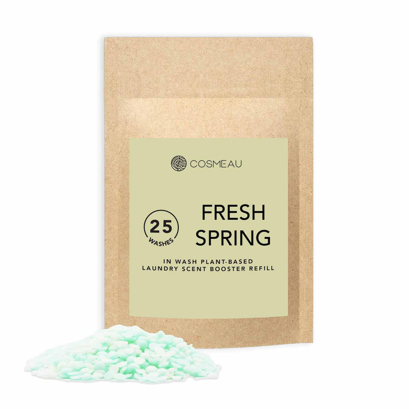 Cosmeau "Fresh Spring" In-Wash Wäscheduft-Booster Nachfüllpack (25 Wäschen), mit einem Haufen grüner und weißer Duftperlen.