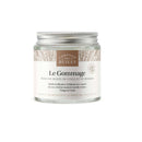 Ein Glas "Comptoir des Huiles Le Gommage" Peeling, mit 99% natürlichen Inhaltsstoffen, das Tonisierung und Straffung verspricht, ist auf einem weißen Hintergrund zu sehen.