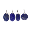 Vier lapis lazuli cabochon anhänger mit tiefblauen steinen und silberfarbenen verschlüssen stein der weisheit