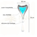 Caudale gesichts gua sha massager aus edelstahl mit herzförmigem blauen gefülltem kern und weißem silikongriff für lymphdrainage und gesichtskonturen