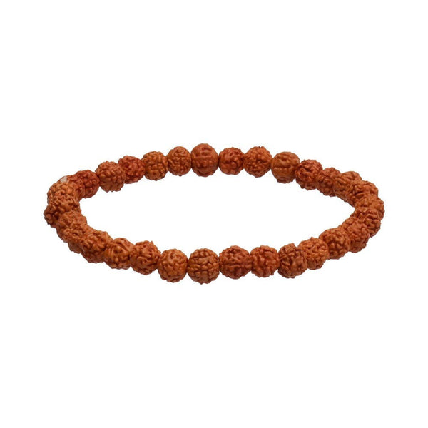 Eine einzelne, natürlich strukturierte, rotbraune Rudraksha-Perlenkette (Mala-Armband) in ovaler Form, isoliert auf weißem Hintergrund.