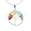 Silberner lebensbaum-anhänger mit farbigen chakra steinen in kreisförmigem drahtdesign von mana shop