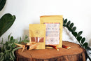 Ayamani Naturals Choc Me Up adaptogener Cacao- und Pilz-Mocha-Tee mit Reishi und Chaga in einer Tasse.