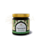 Ein glas mit goldenem deckel enthält classic ayurveda chyawanprash ein supplement made from amla fruchtpaste im mana shop