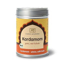 Silbrige Dose mit Kardamom ganz mit Schale