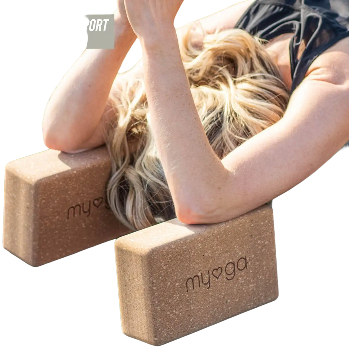Hellbrauner Kork-Yogablock von Myga Eco, rutschfest und langlebig, mit eingraviertem Schriftzug, ideal für Yogaübungen