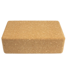 Ein rechteckiger, hellbrauner kork yoga block mit strukturierter oberfläche von mana shop