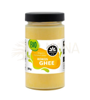 Ein glas mit cosmoveda kokos ghee in bioqualität mit schwarzem deckel und grün-orange-weißem etikett, erhältlich bei mana