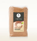 Bio Jaggery Vollrohrzucker von Cosmoveda in 400g Packung, roher Vollrohrzucker mit natürlicher Textur und brauner Farbe.