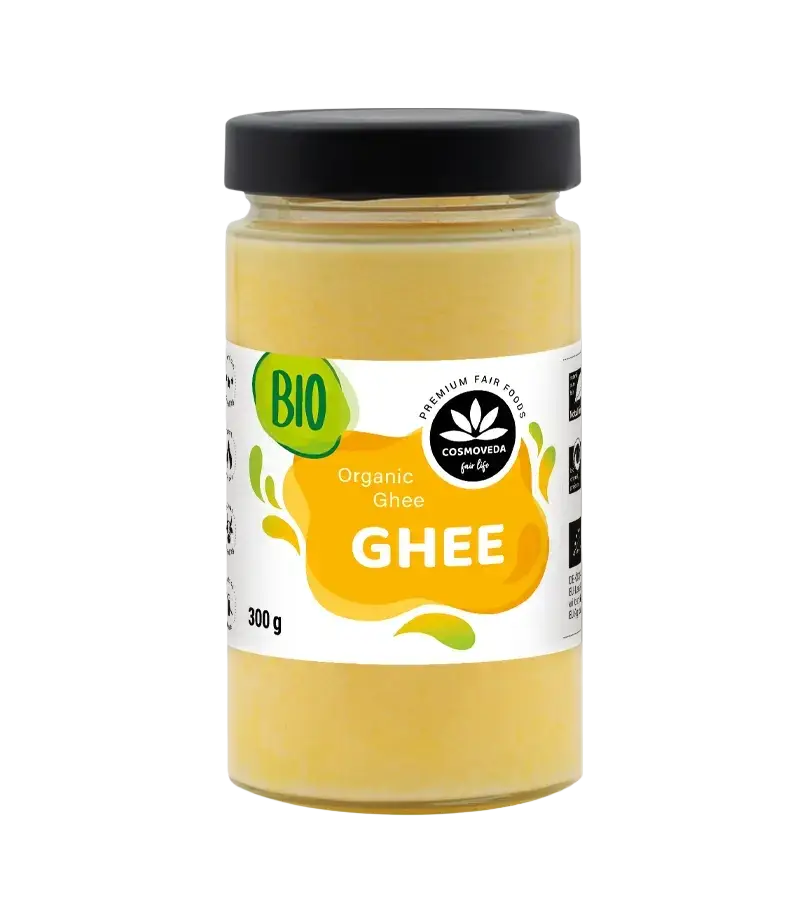 Ein klarer glasbehälter mit schwarz deckel enthält 300g golden-gelbe organische pure ghee bio von cosmoveda