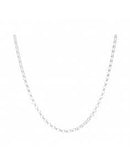 Eine silberne Halskette mit kleinen, ovalen Gliedern, in U-Form auf weißem Hintergrund drapiert.