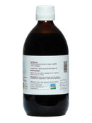 Eine braune Glasflasche Ayurveda Neemöl mit weißem Etikett. Das Etikett zeigt Inhaltsstoffe, Gebrauchsanweisungen, Vorsichtsmaßnahmen, Losnummer E270323 und Firmenangaben.