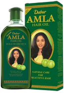 Grüne glasflasche dabur amla hair oil mit grünem deckel und etikett mit frau für ayurvedische haarpflege