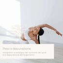 Eine frau in weißem sport-bh und leggings macht yoga mit damiana kapseln traditionell verwendete pflanze libido turnera diffusa
