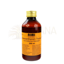 Ein dunkles bernsteinfarbenes glasfläschchen mit goldverschluss und orangefarbenem etikett von nimi ayurveda danwantharam thailam ayurvedisches massageöl für stärke und balance 200 ml