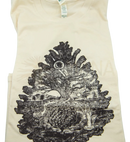 Beige bio t-shirt wurzelbaum aus 100 % bio-baumwolle mit handbedrucktem wurzelbaum-design aus der myga hemp collection