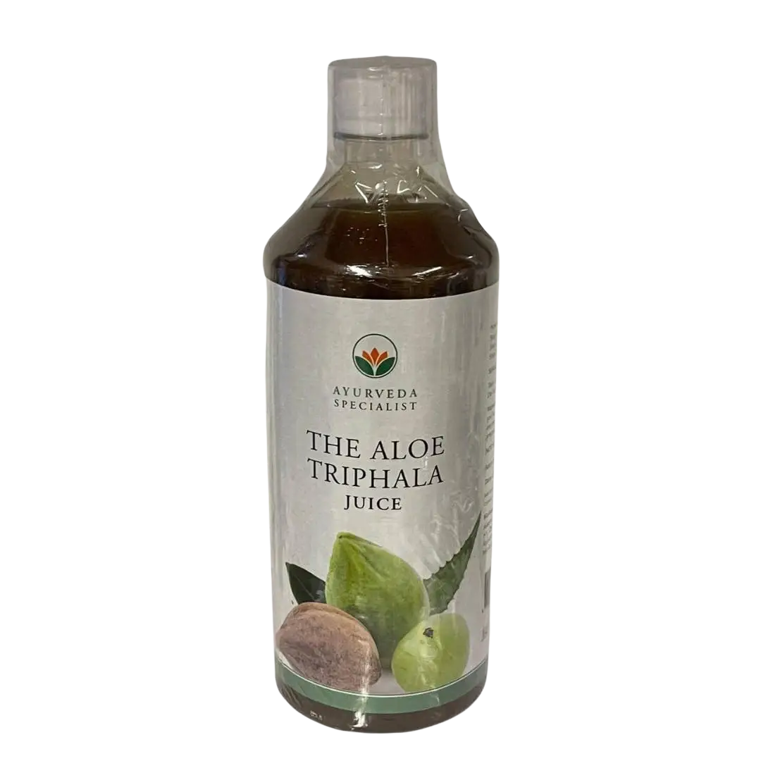 Dunkelbraune Plastikflasche mit 1 Liter Aloe Triphala Saft von Ayurveda Specialist B.V. in einer transparenten Flasche.