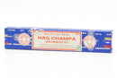 Blaue Schachtel mit Satya Sai Baba Nag Champa Agarbatti Räucherstäbchen.