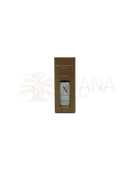 Ein schlanker brauner karton mit einer silbertropfflasche d’natureza geraniumöl reines ätherisches öl 20 ml von mana shop