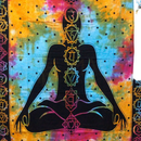 Vibrante doppelbettdecke ritualtuch aus baumwolle mit buddha chakra design und sieben bunten chakrasymbolen von mana shop