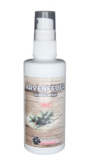 Mildes Arvenfeuer Muskelspray für das Gesicht, in einer weißen Flasche, ideal bei Muskelverspannungen, von Drogerie Schneider