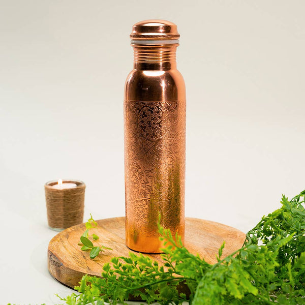 Ayurveda Specialist B.V. - Reine Kupferwasserflasche Blumenmuster ± 1 Liter