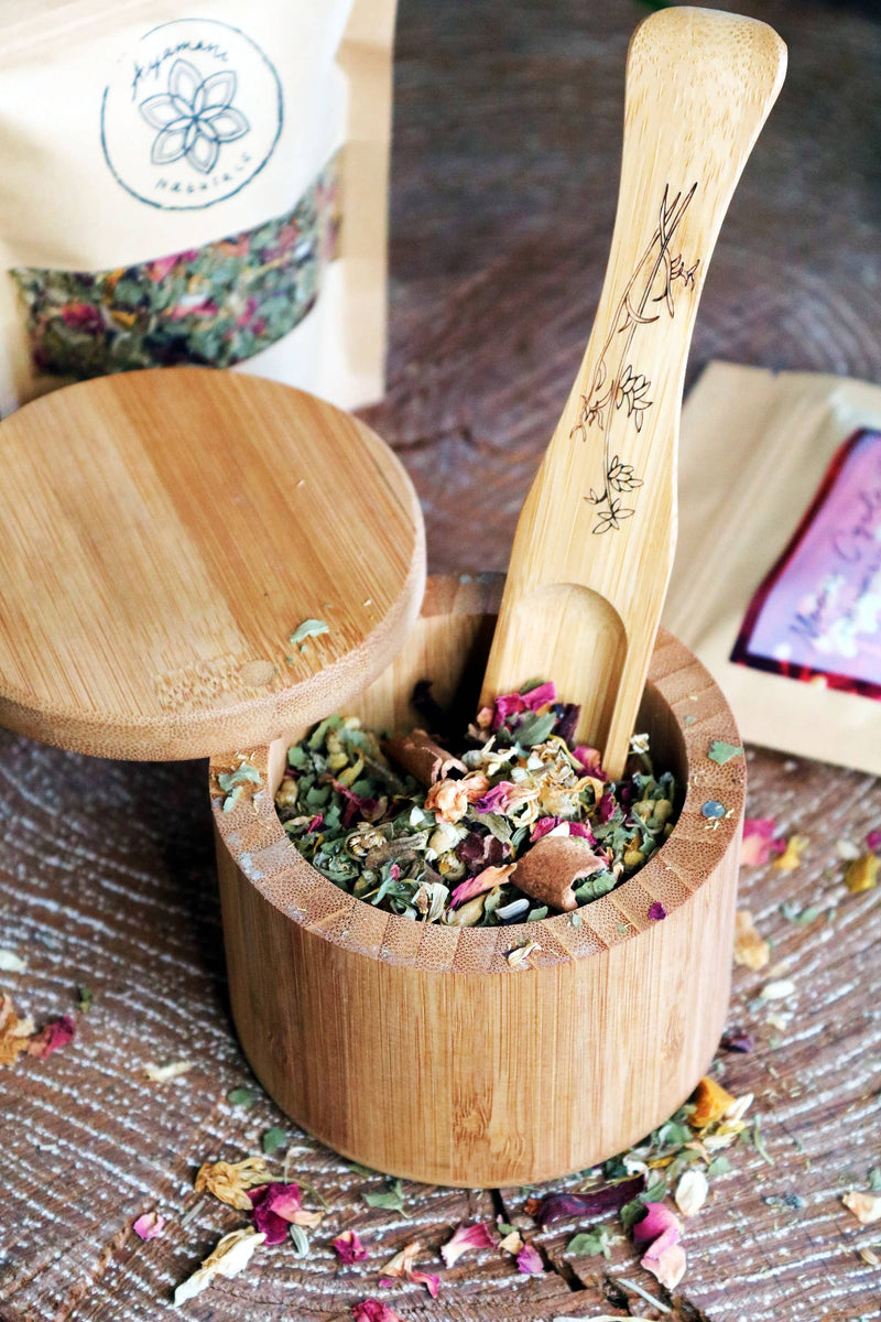 Ayamani Naturals - Moon Cycle Kräutertee mit Frauenmantel | Goddess Wellness