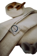 Beige ecobain couture towel aus türkischer baumwolle mit herringbone muster und weißem label 100x180cm
