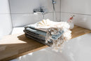 Hellblaues Ecobain Hamamtuch "Rugged Towel" 160x95 cm, fein gewebt, liegt flach auf einem Holzfußboden.