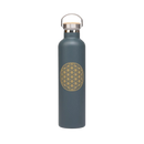 Eine matte teal edelstahl-isolier-trinkflasche 1l mit goldener blume des lebens und bambusverschluss mana shop image zum zoomen