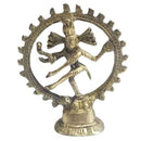 Eine detaillierte Messingstatue von Lord Shiva als Nataraja, der kosmische Tänzer, der den Tandava-Tanz innerhalb eines Flammenkreises vollführt.