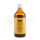 Ein 200 ml bernsteinfarbenes glasfläschchen nimi ayurveda eladi thailam massageöl mit gelbem etikett und weißem verschluss für die festliche organische raumpflege