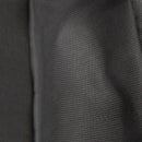 Eine Nahaufnahme der Struktur eines schwarzen synthetischen Gewebes mit einem dichten, gewebten Korbgeflechtmuster.
