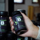 Nahrungsergänzung Vitamin B Komplex von Feel Supreme in 60 Kapseln, Nahaufnahme der Kapseln in einer Packung.