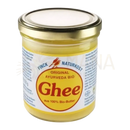 Ein glasgefäß mit goldenem deckel enthält finck original ayurveda ghee mit weißem etikett und gelb rotem logo bei mana shop europa bio