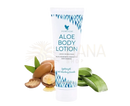 Weiße tube forever aloe body lotion mit blauem blattmuster und leichter schnell einziehender formel für trockene und gereizte haut