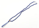 Halskette mit Mala aus Lapislazuli von GangaPrem, edler Schmuck mit blauen Edelsteinen, natürliche und detaillierte Aufnahme