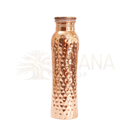 Gehämmerte curve kupferflasche 900 ml mit strukturierter, reflektierender oberfläche und passendem kupferdeckel
