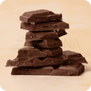 Delikao Energie-Schokolade mit Guarana, Acerola und Magnesium, süße Snacks für Energie und Vitalität, Nahaufnahme der Schokolade