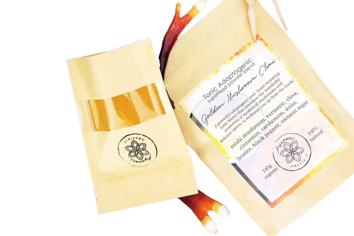Golden Chai Latte mit Reishi von Ayamani Naturals, adaptogenes Superfood-Tonikum in einer Packung mit 60 g.