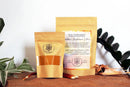 Golden Chai Latte mit Reishi von Ayamani Naturals, ein adaptogenes Superfood-Getränk in 60 g Verpackung, mit goldener Farbe und cremiger Konsistenz